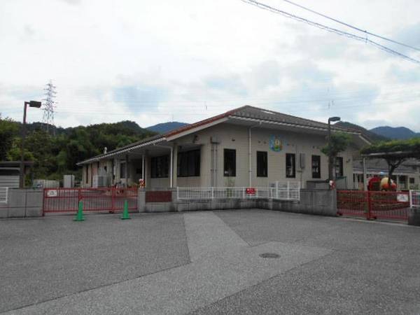 幼稚園・保育園　鳥居本幼稚園（幼稚園・保育園）まで610m