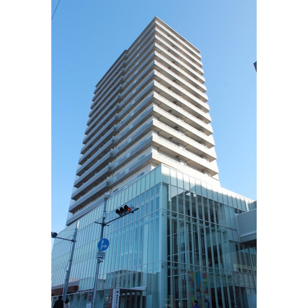 建物外観　地上１８階建てタワーマンション