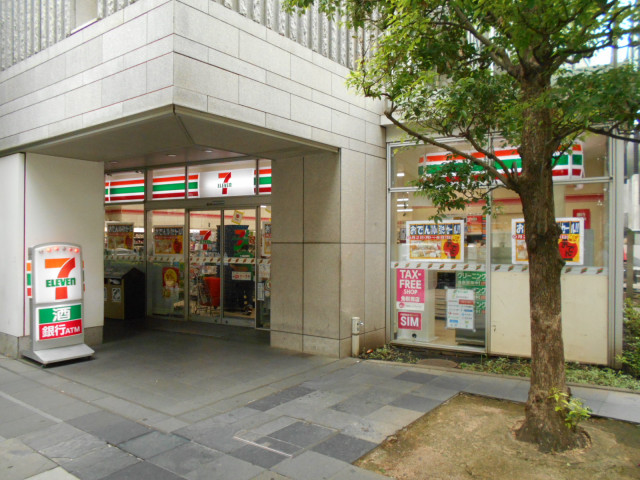 コンビニ　セブンイレブン　十二社店（コンビニ）まで140m