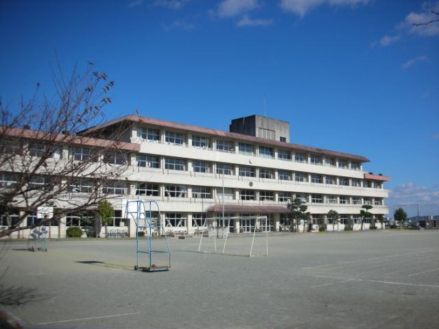 小学校　伊勢市立城田小学校（小学校）まで453m