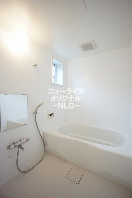 バス・シャワールーム　いつでも温かいバスタイムを楽しめる追い焚き給湯付き☆