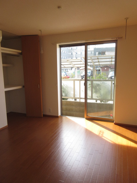 居室・リビング　★キレイなフローリング調の角部屋です★