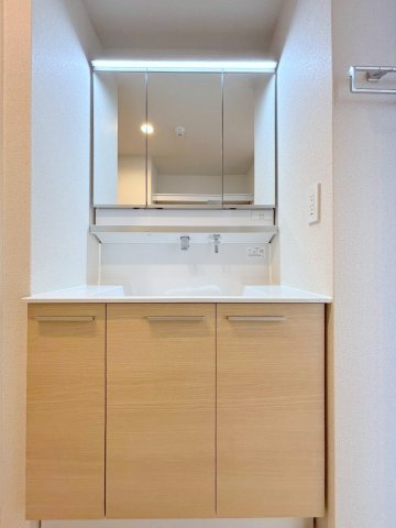 洗面設備　コンパクトで使いやすい洗面所