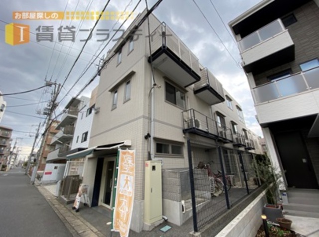 建物外観　駅まで直線で迷子になりません。