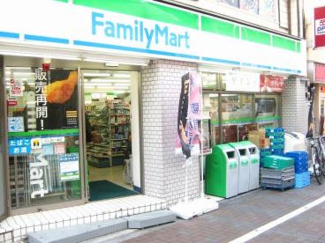 コンビニ　ファミリーマート用賀駅前店（コンビニ）まで816m