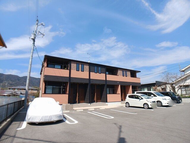 建物外観　落ち着いた雰囲気の外観です