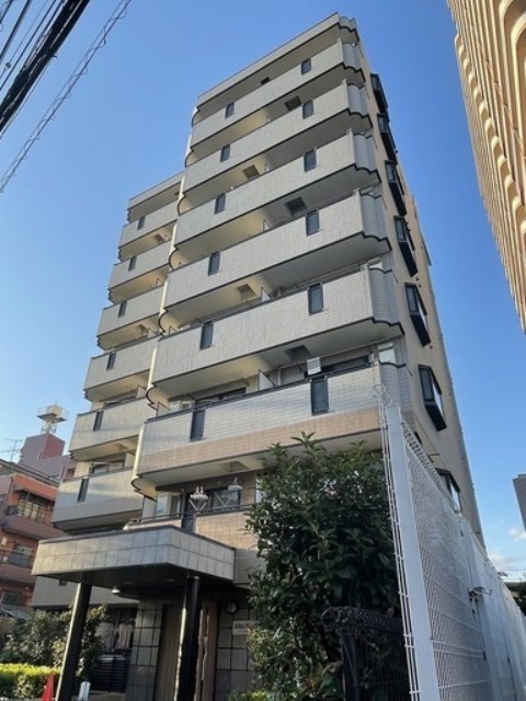 建物外観　８階建ての賃貸マンション