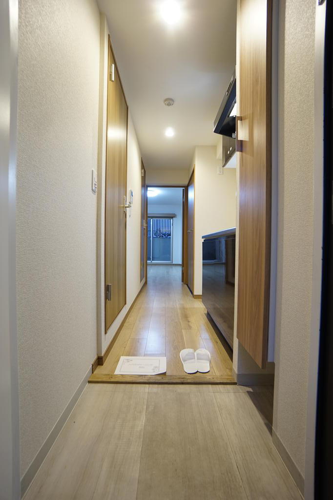 玄関　同タイプ別部屋の写真となります。