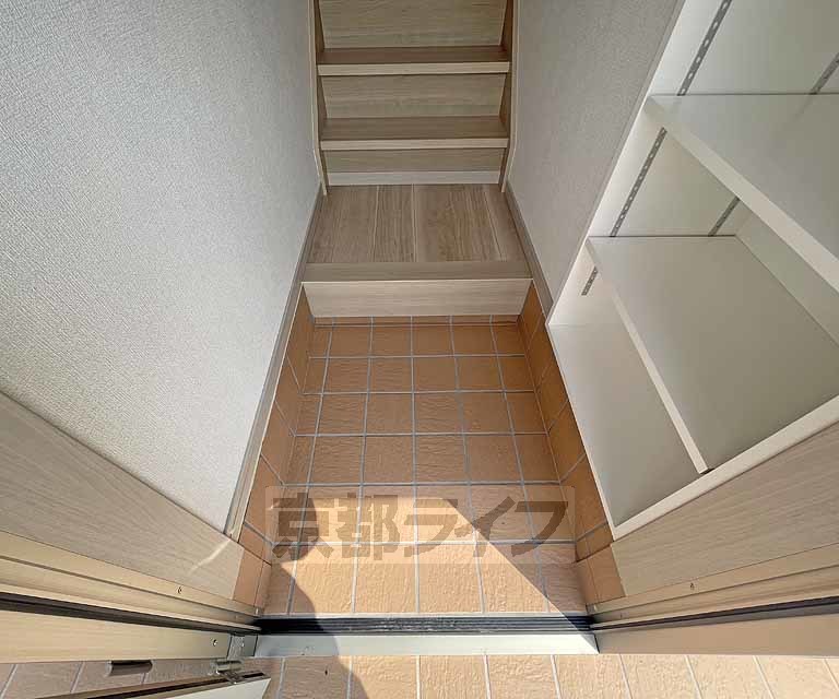 玄関　人の出入りがしやすい玄関です