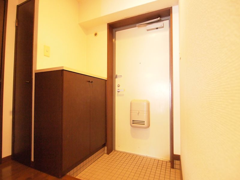玄関　別号室写真の為現況優先