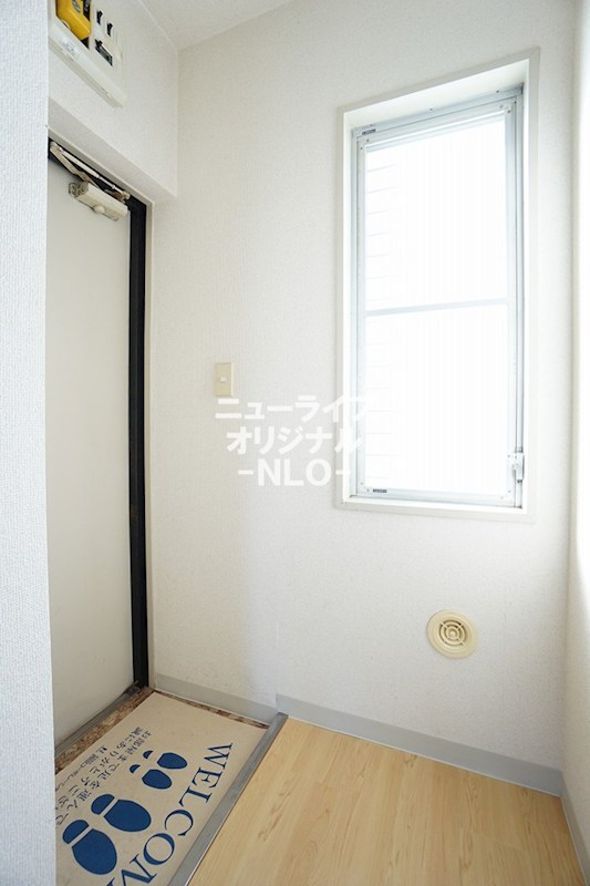 玄関　自然光が入る明るい玄関