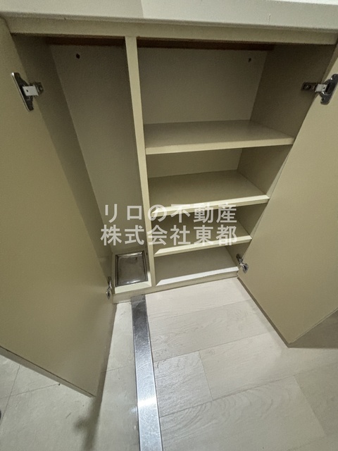 収納　玄関には下駄箱があるのでスッキリとした空間を保てます