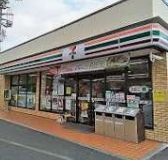 コンビニ　セブンイレブン足立西綾瀬3丁目店（コンビニ）まで216m