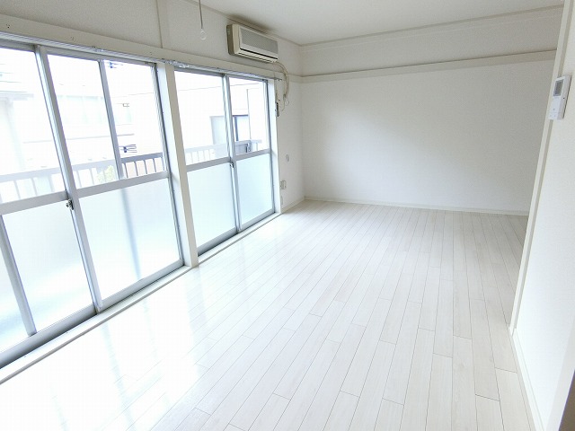 居室・リビング　※別部屋のイメージ写真です。