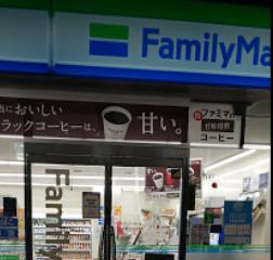 コンビニ　ファミリーマート 尼崎東初島町店（コンビニ）まで989m