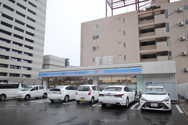 コンビニ　ローソン 千代田一丁目店（コンビニ）まで100m