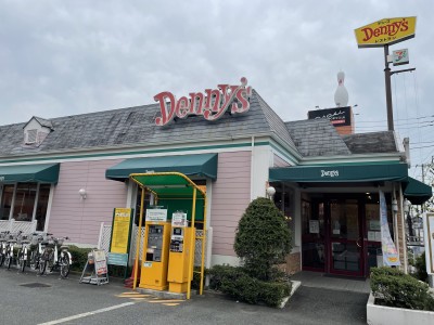 飲食店　デニーズ横浜樽町店（飲食店）まで495m