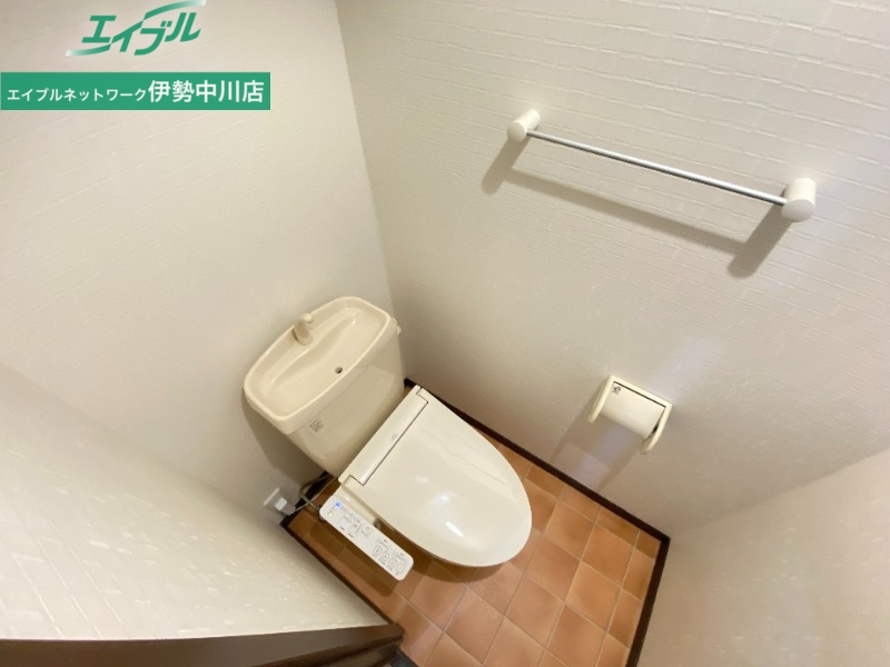 トイレ　別部屋になります。