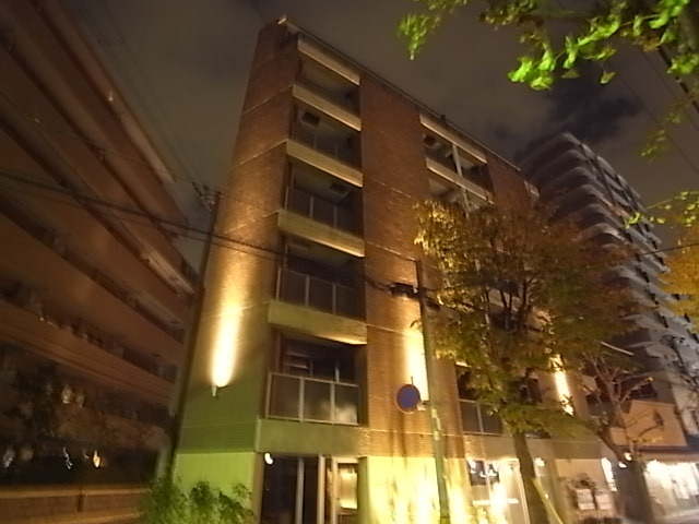 建物外観　夜に撮影しました