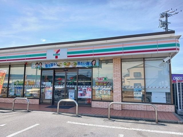 コンビニ　セブンイレブン（コンビニ）まで207m