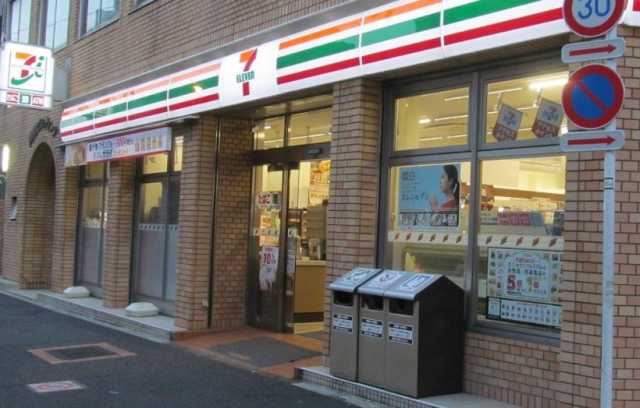 コンビニ　セブンイレブン　新宿曙橋駅西店（コンビニ）まで132m