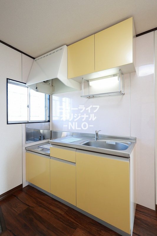 キッチン　窓付きの明るいキッチン。収納充実でお料理も捗ります☆