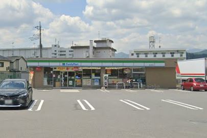 コンビニ　ファミリーマート愛川桜台店（コンビニ）まで802m