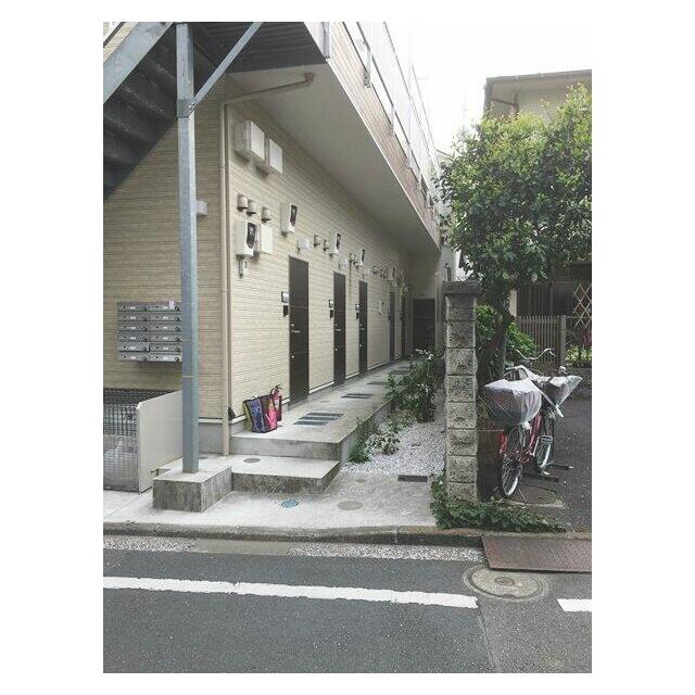 エントランス　最寄駅徒歩６分