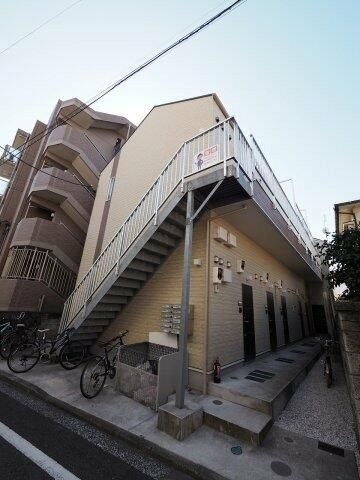 建物外観　シンプルで落ち着いたデザインの外観です