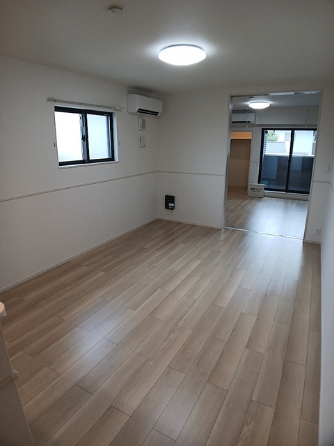 ベル・ウッド深大寺の居間写真