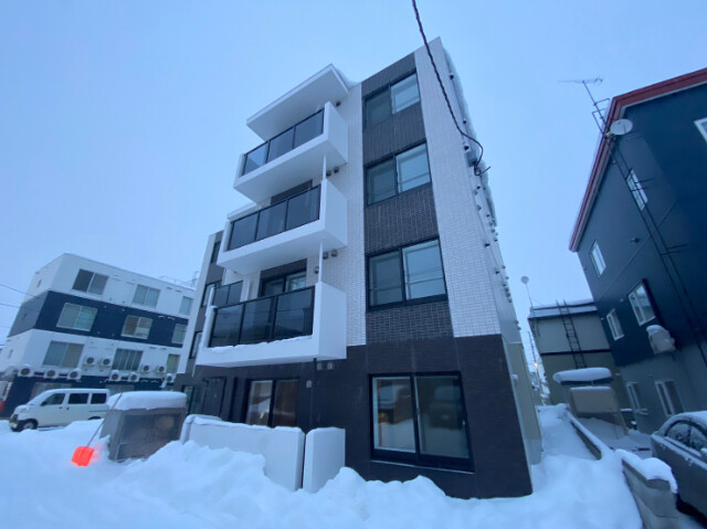 建物外観　札幌市白石区南郷通１６丁目「ロアジ南郷」