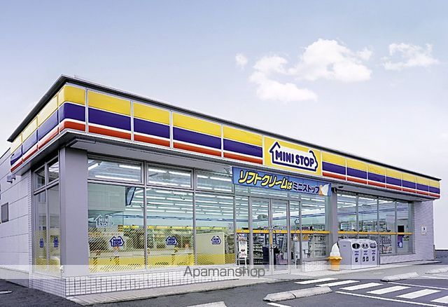 コンビニ　ミニストップ（コンビニ）まで304m