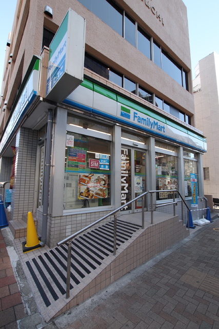 コンビニ　ファミリーマート神楽坂上店（コンビニ）まで10m