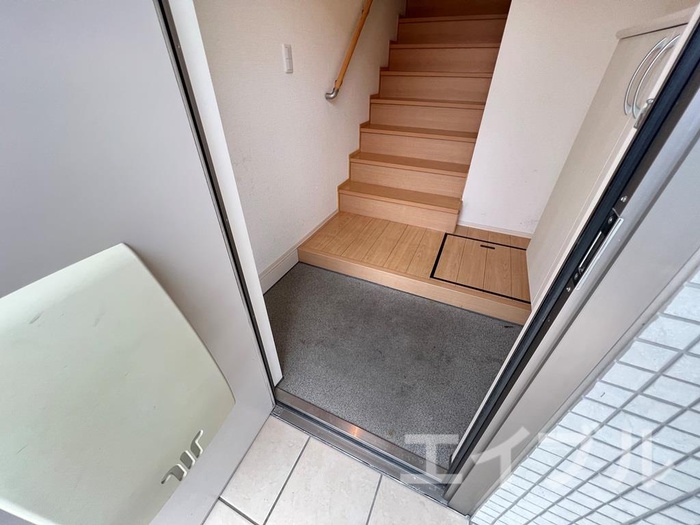 玄関　別部屋の写真です