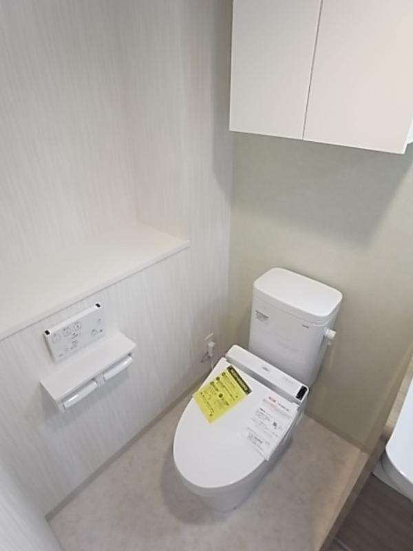 トイレ　同物件内別部屋のお写真となります