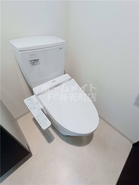 トイレ　温水洗浄便座付トイレです