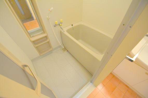 バス・シャワールーム　ゆったりと入るなら、お風呂とトイレとは別々が嬉しいですよね。