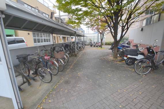 駐車場　あなたの大事な自転車も安心してとめることができますね。