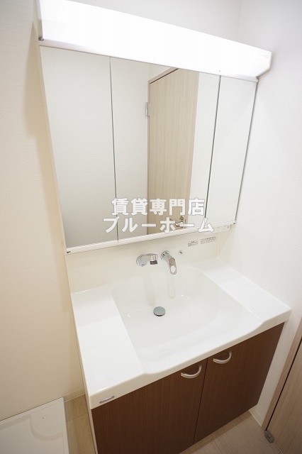 洗面設備　三面鏡のシャンプードレッサーです！