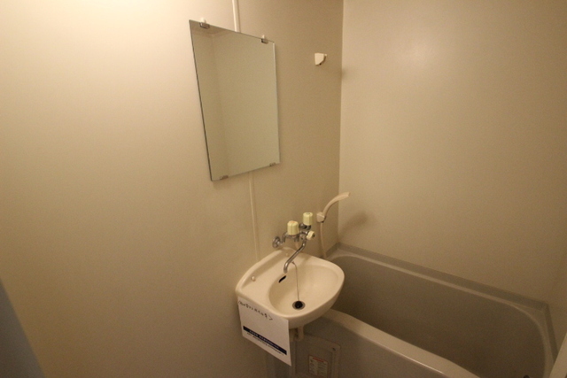 洗面設備　他部屋の写真です。現況優先。