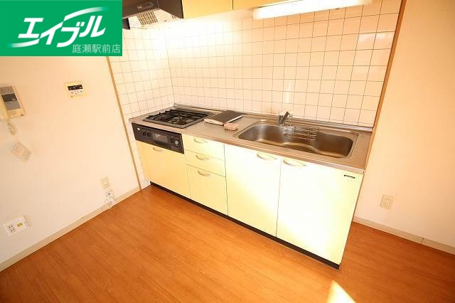 キッチン　同物件別部屋の写真です