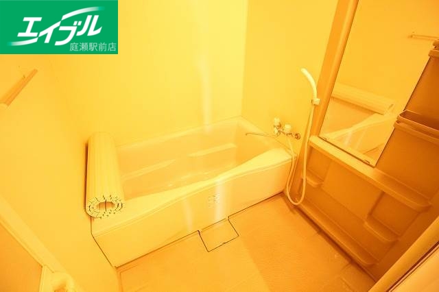 バス・シャワールーム　同物件別部屋の写真です