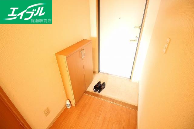 玄関　同物件別部屋の写真です