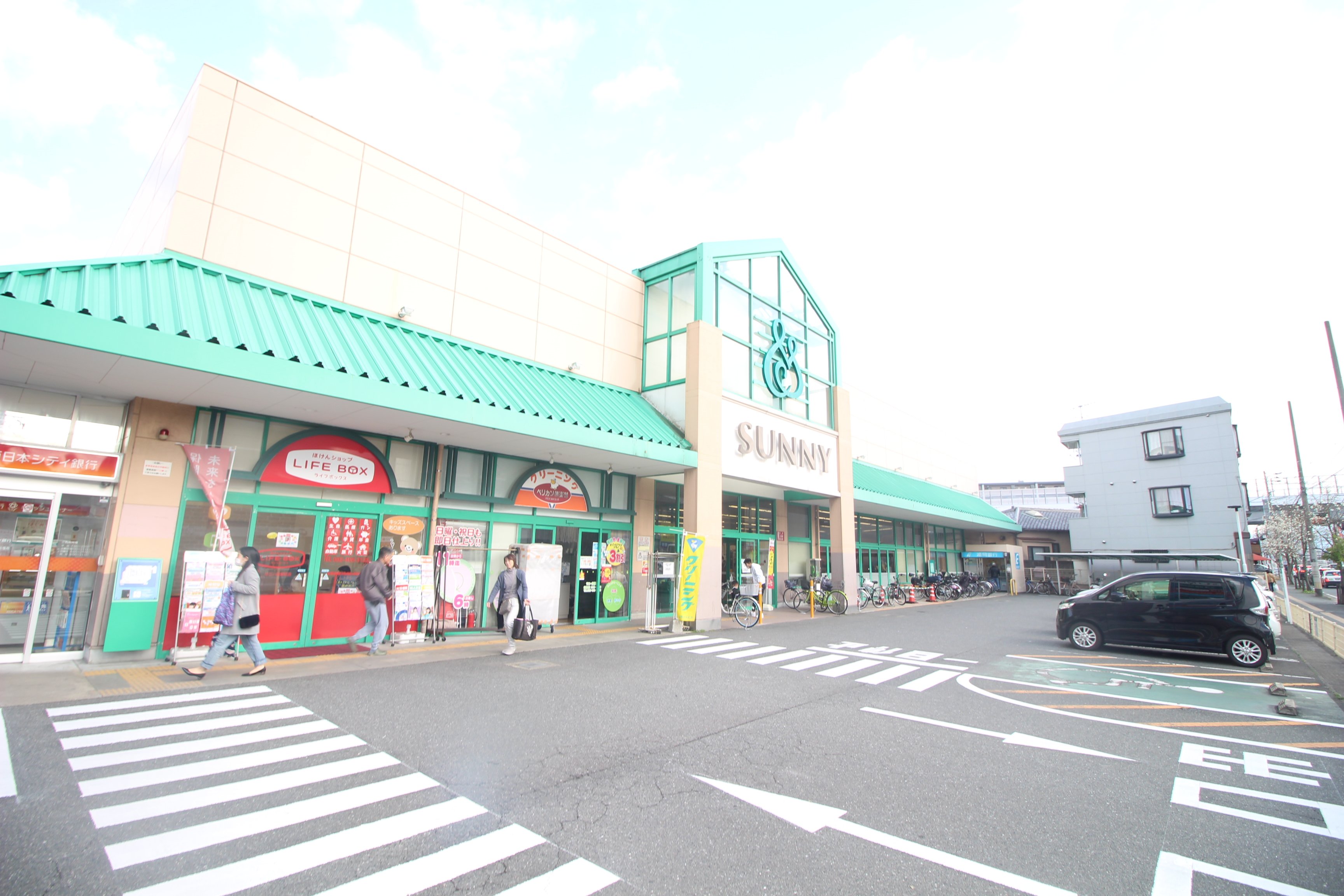 スーパー　サニー向新町店（スーパー）まで940m