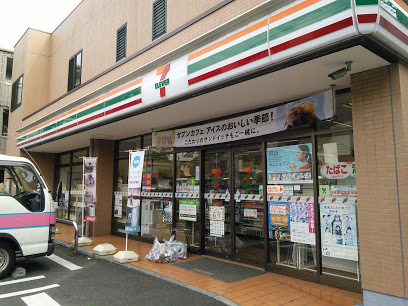 コンビニ　セブンイレブン（コンビニ）まで386m