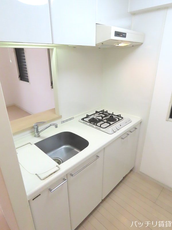 キッチン　別号室タイプの為、現状を優先致します。