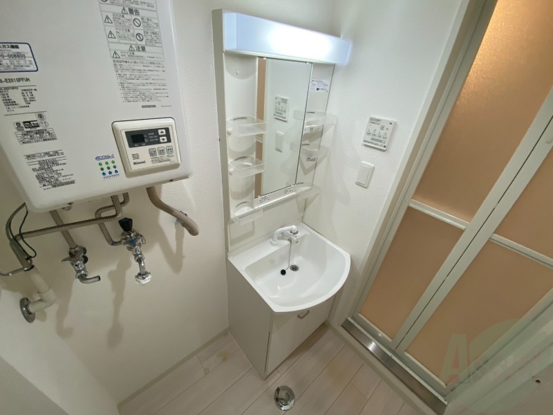 洗面設備　シャンプードレッサー。身支度はここでばっちりですね。