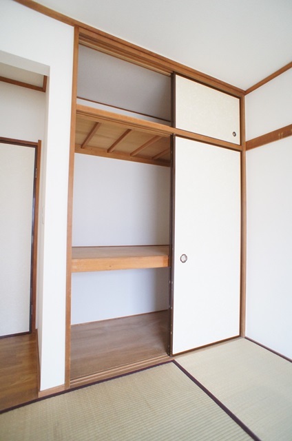 収納　押し入れタイプでたっぷり収納できます♪
