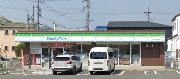 コンビニ　ファミリーマート 名古屋平中町店（コンビニ）まで617m