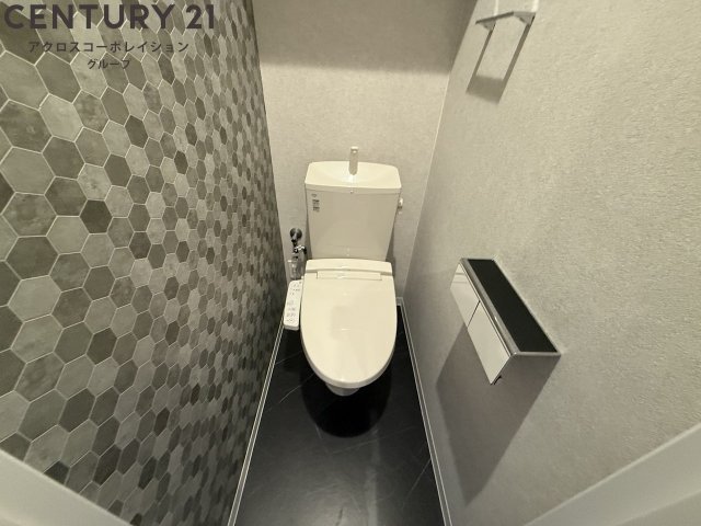 トイレ　温水洗浄便座付きのトイレです♪